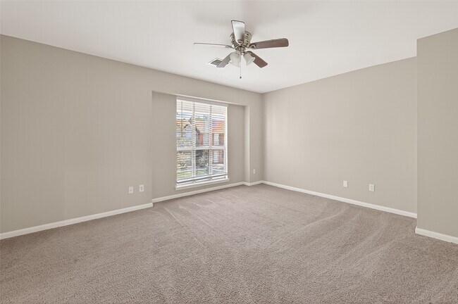 Building Photo - 10738 Briar Forest Dr