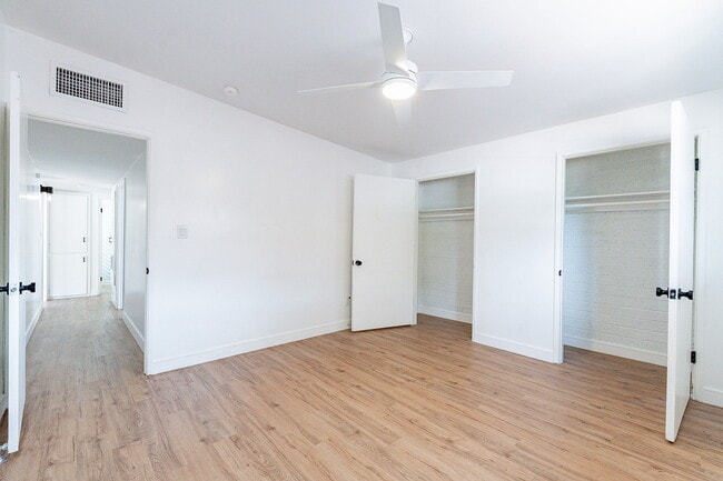 Building Photo - 519 W 16th St