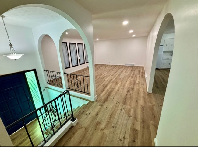 Building Photo - 14112 Pine St