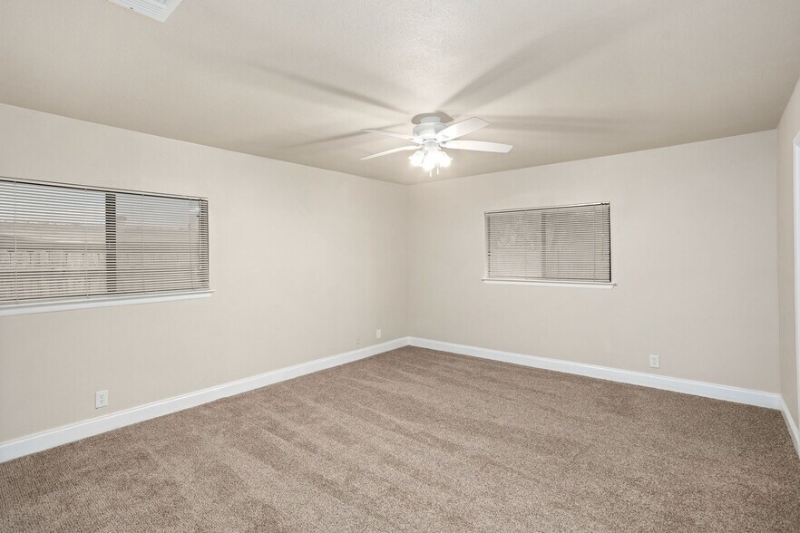 Building Photo - 8402 Laurel Bnd