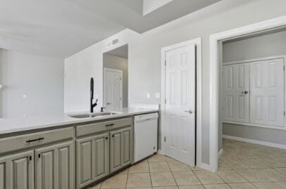 Building Photo - Updated 3-Bed Condo with Scenic Views & Cozy Fireplace