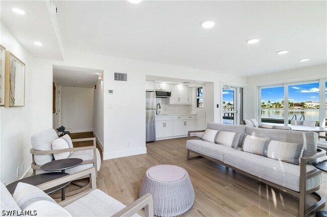 Building Photo - 9486 Gulf Shore Dr