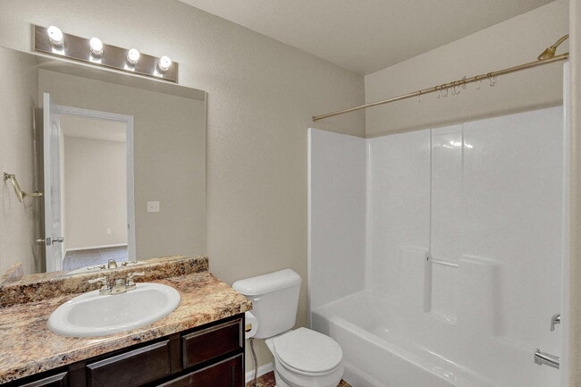 Building Photo - Modern Townhome with Central A/C, 2-Car Ga...