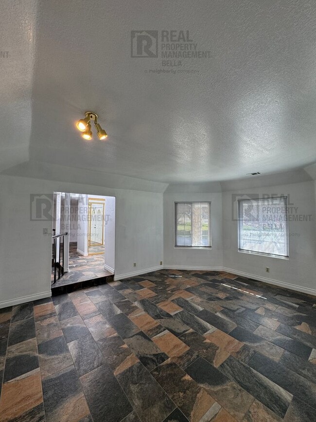 Building Photo - Peaceful Nuevo Living with Gated Driveway, Spacious Layout and Outdoor Living