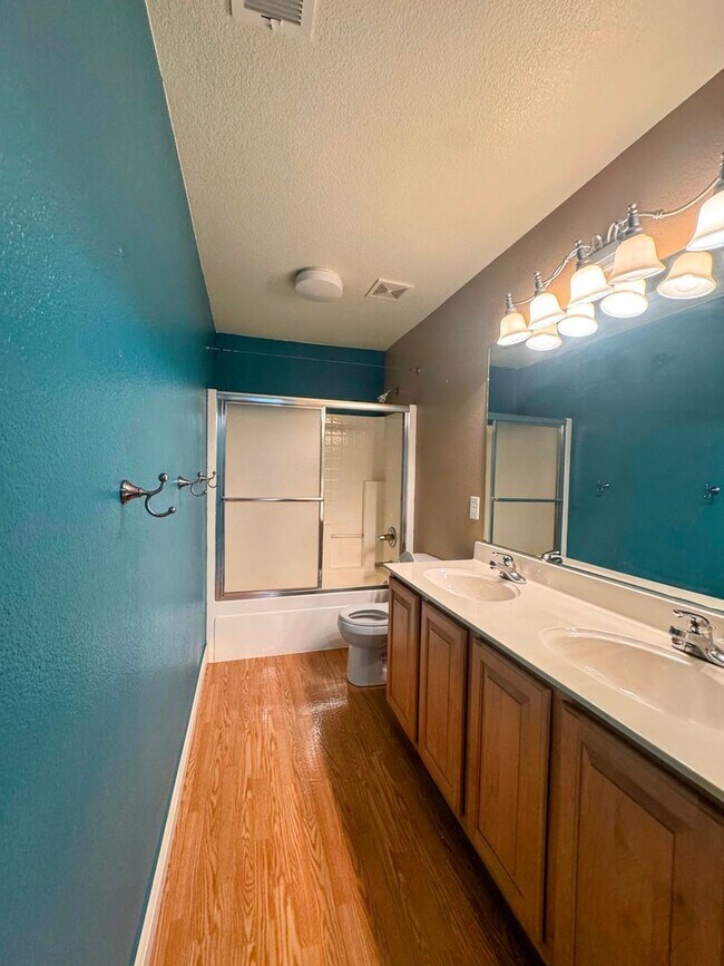 Building Photo - 477 Fisher Cir
