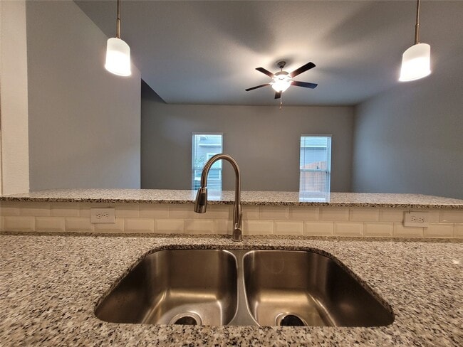 Building Photo - 210 Oakcrest Rd