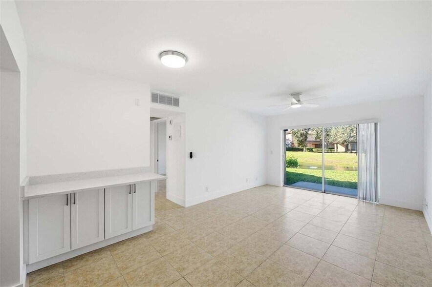 Building Photo - 3228 Coral Ridge Dr