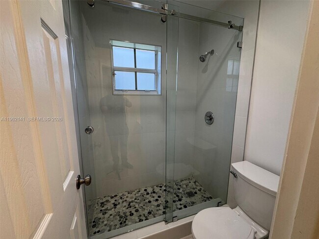 Building Photo - 4273 Fox Ridge Dr