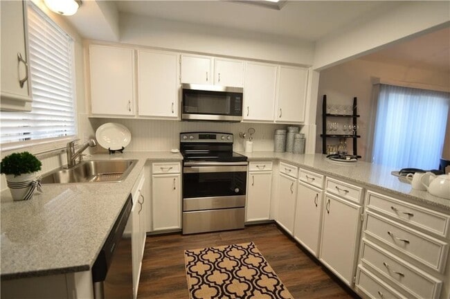 Building Photo - 518 Hunters Glen St