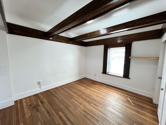 Building Photo - Stylish 2-Bedroom Unit Featuring Decorative Fireplace