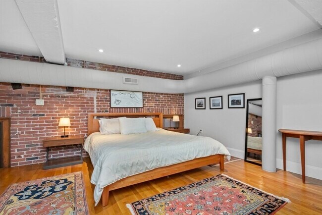 Building Photo - 28 Seaverns Ave