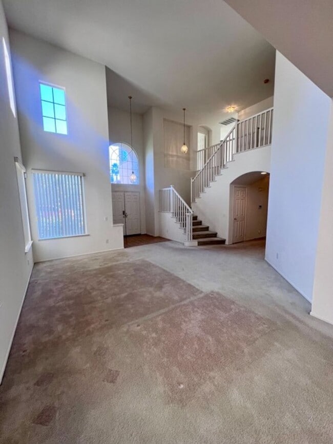 Building Photo - Large 4 bedroom Murrieta home with a loft ...