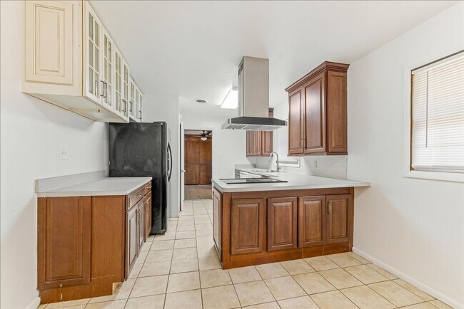 Building Photo - Beautiful 4 bedroom home near FSU - Move I...