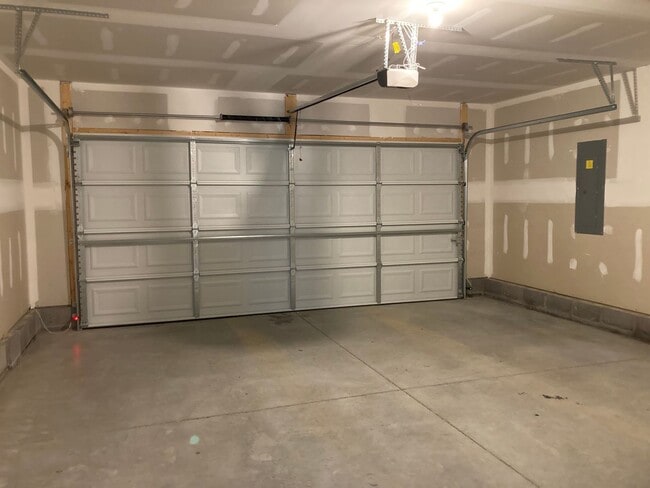 Building Photo - ** Apply TODAY ** Possibly Have Keys in Hand TOMORROW **