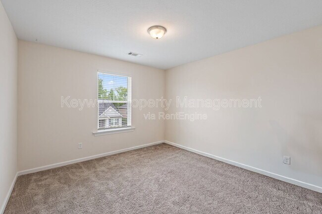 Building Photo - 585 Hampton Dr