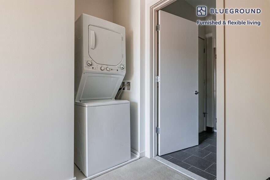 Building Photo - 240 Sidney St