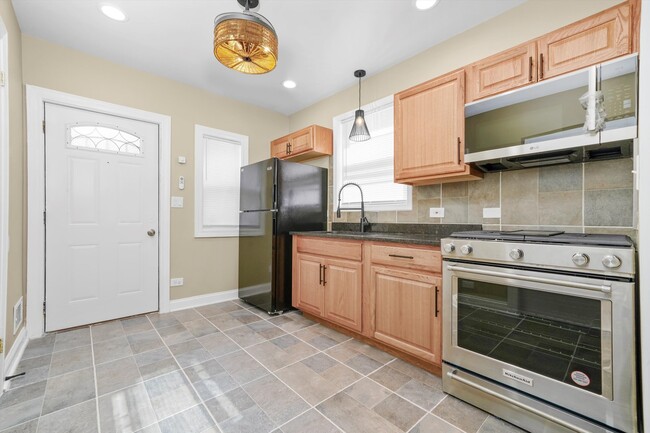 Building Photo - 14213 S Dearborn St