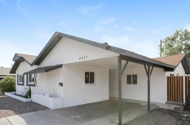 Building Photo - 5027 W Palmaire Dr