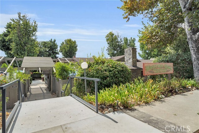 Building Photo - 704 W Sierra Madre Blvd