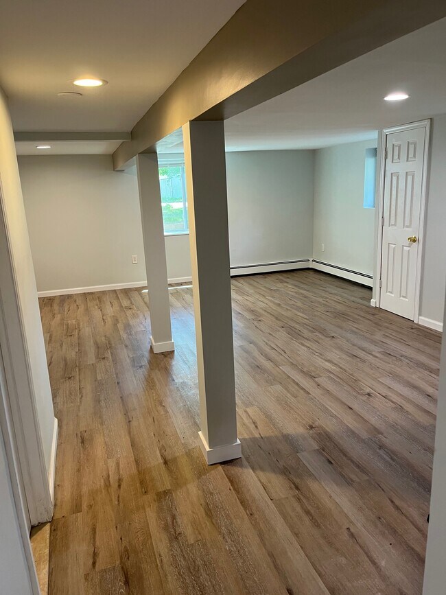 Building Photo - 19 Starr St