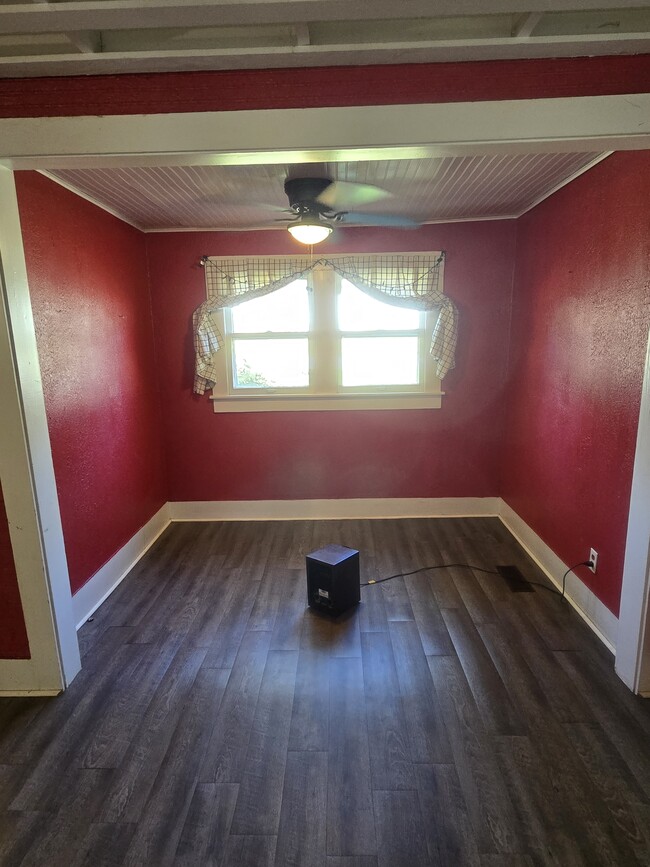 Building Photo - 505 Ave 2 NE