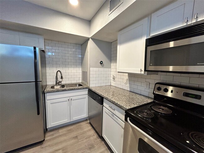 Building Photo - 2807 Beauchamp St