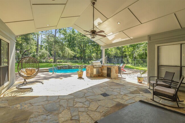 Building Photo - 44 Lake Forest Cir