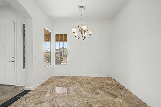 Building Photo - 1900 E Woodsman Pl