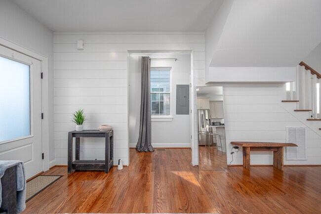 Building Photo - 303 Spruce St