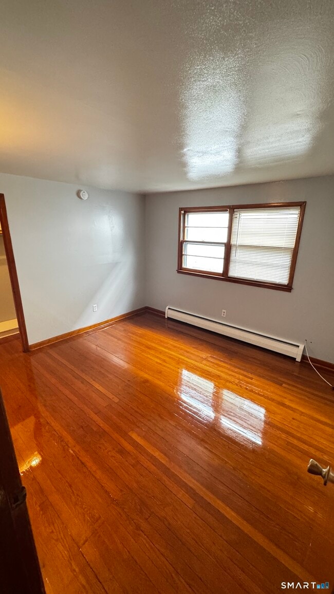 Building Photo - 156 Putnam Ave