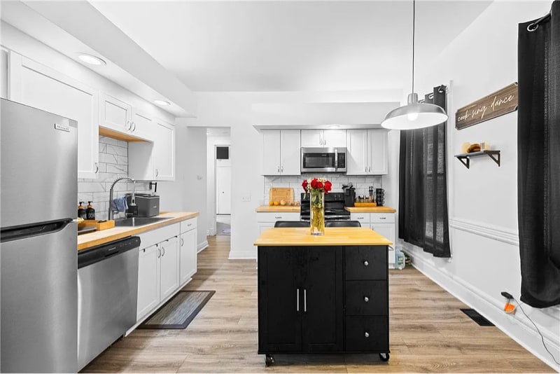 Building Photo - 469 Alexander St