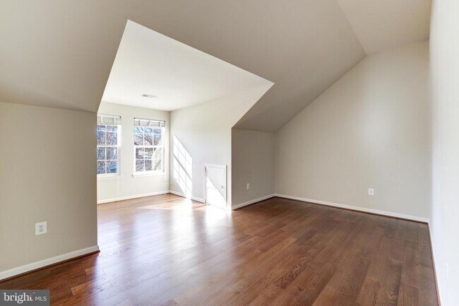 Building Photo - 43258 Meadowood Ct