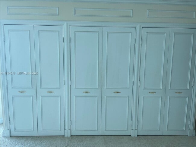 Building Photo - 5025 Collins Ave