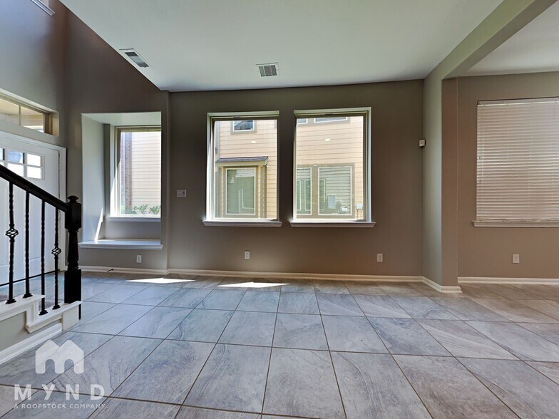 Building Photo - 118 Cheswood Forest Dr