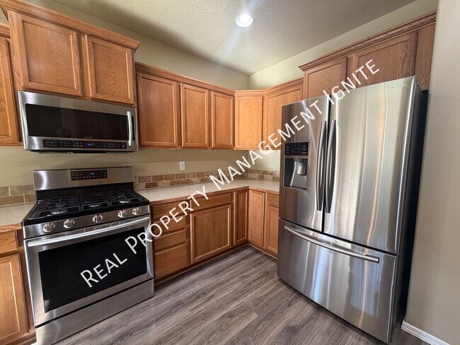 Building Photo - 332 SW Antler Ridge Ln