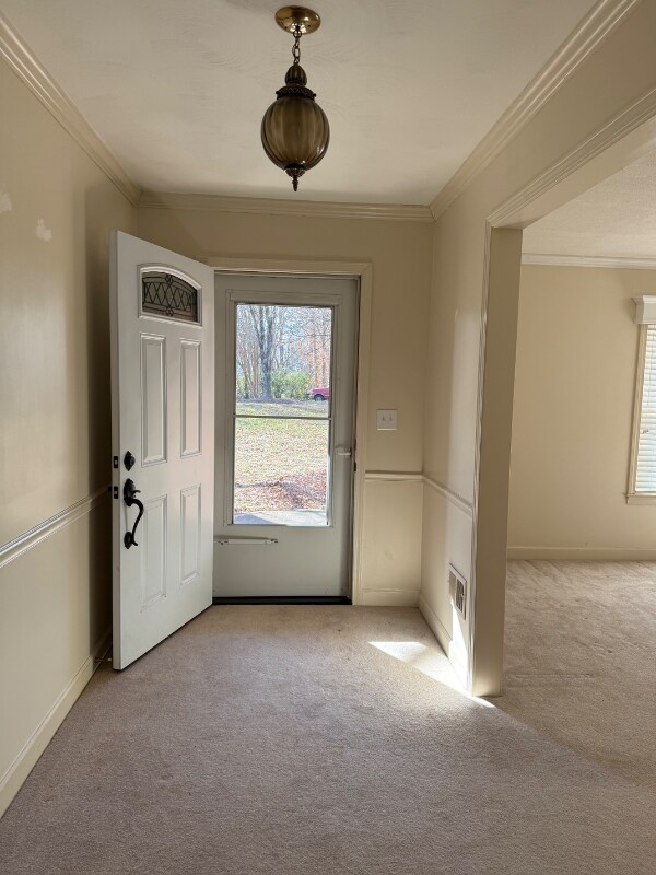 Building Photo - 825 Reynolds Rd