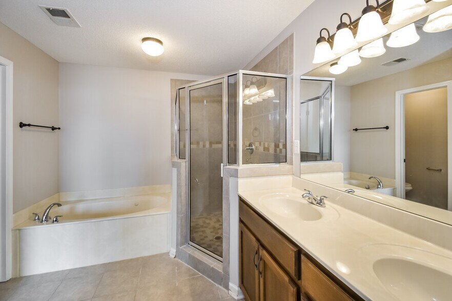 Building Photo - 9849 White Poplar Dr