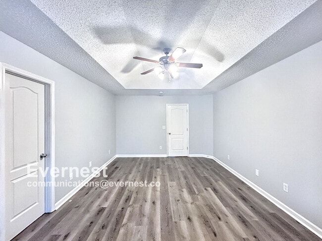 Building Photo - 8638 Thomas Ln