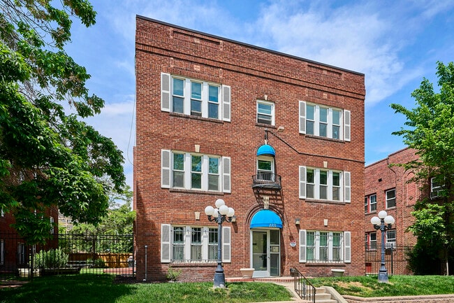 Primary Photo - 1351 N Washington St