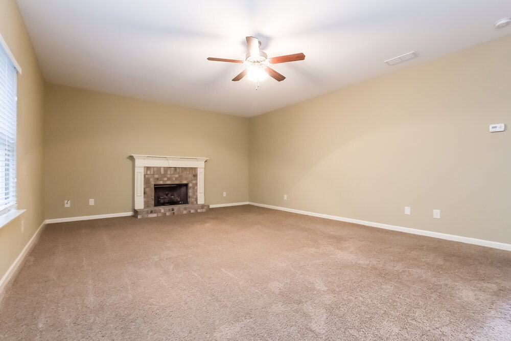 Building Photo - 335 Holbrook Dr