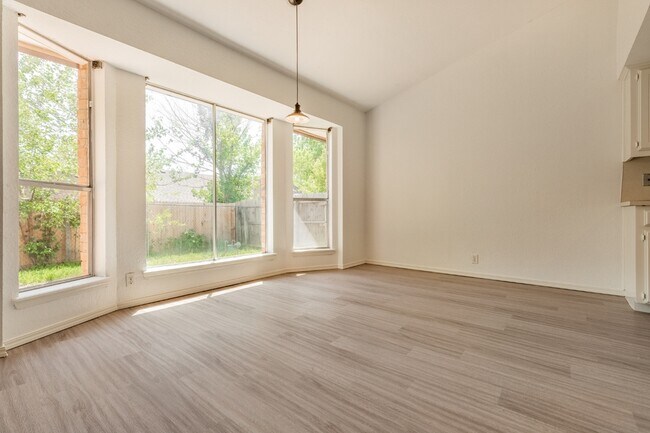 Building Photo - 1006 W Neptune Rd