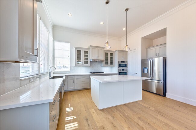 Building Photo - 3403 Timbergrove Oaks St