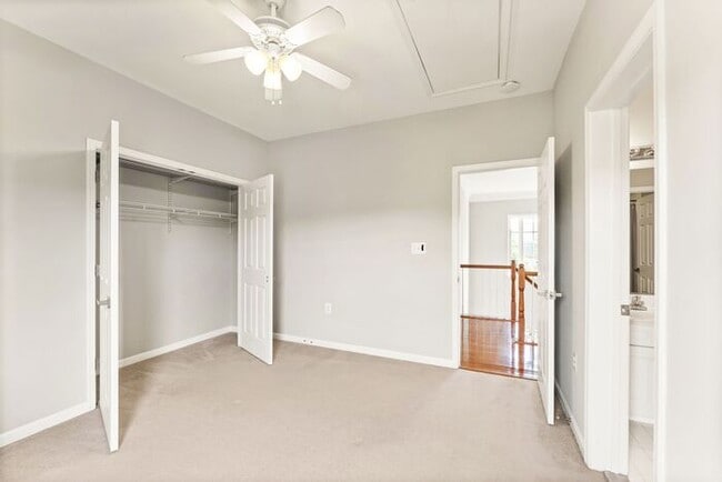 Building Photo - 243 Mindy Ct SE