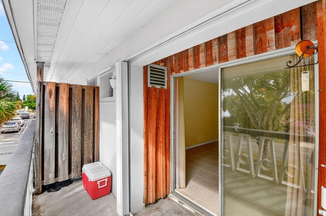 Building Photo - 510 Lake Shore Dr