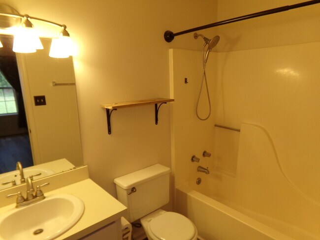 Building Photo - 127 Village Ct