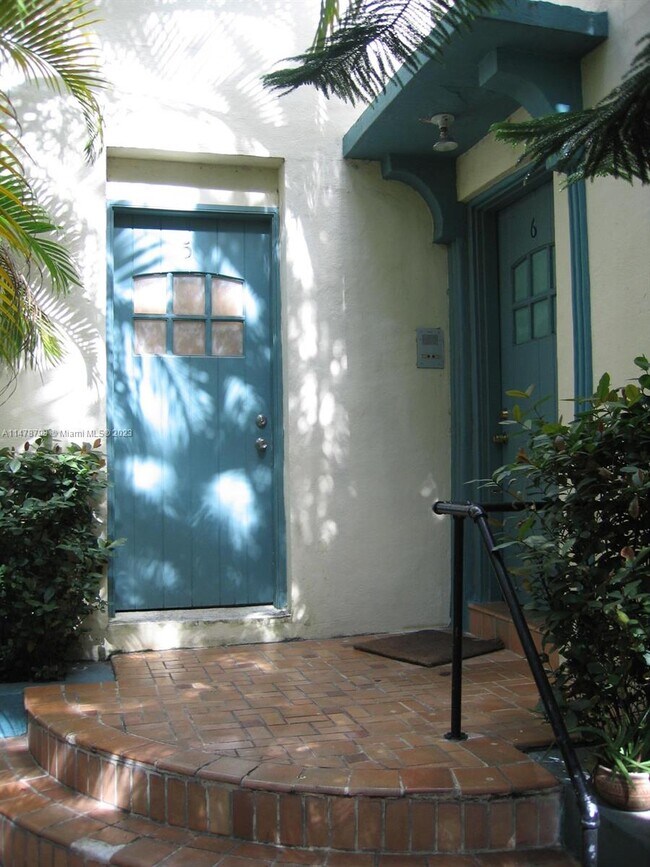 Building Photo - 726 Meridian Ave