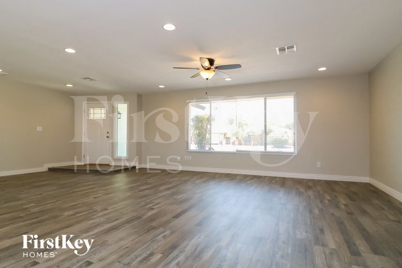 Building Photo - 4717 W Echo Ln