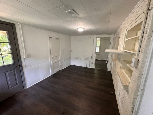 Building Photo - 3 Bedroom 1 Bath House in Columbia!