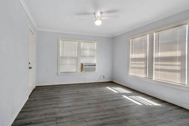 Building Photo - 305 N Robinson St
