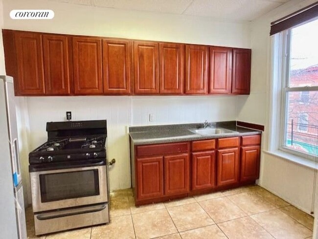 Building Photo - 216 Winthrop St